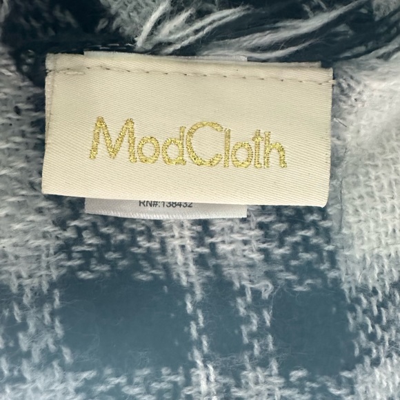 ModCloth, black and white plaid blanket scarf - Picture 3 of 4